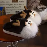 Chinelos de algodão de pelúcia quentes com desenho de dragão barbudo de desenho animado para casa. Conforto e diversão para seus pés em ambientes internos. — foto 7