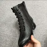 Black single boot