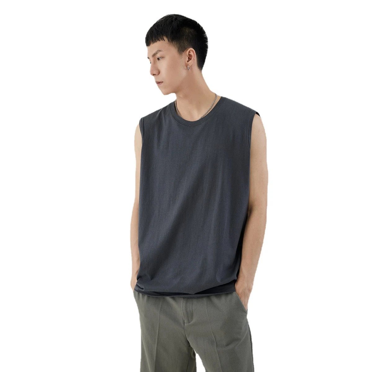 Canottiera da uomo basic senza maniche in cotone, leggera e traspirante. Perfetta per l'uso quotidiano, ideale per il layering e il comfort. — foto 3