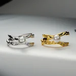 Anel de prata com textura irregular para mulheres. Joia elegante para uso diário, design único e moderno. Perfeito para expressar seu estilo. — foto 3