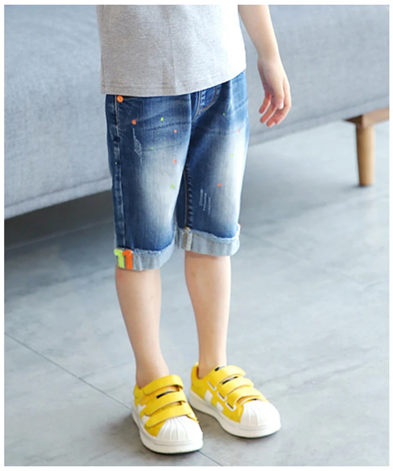 Denim Blue Trendy Fan Letter Pantalone — Stil i udobnost za svaki dan. Savršen kroj, moderan dizajn, idealne za moderan izgled. — foto 2