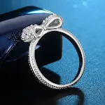 Anel de borboleta feminino, joia elegante e moderna. Design delicado, ideal para presente ou para realçar seu estilo pessoal. Um acessório perfeito. — foto 2
