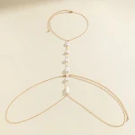 Correntes de corpo Beach Pearl Clothing. Eleve seu visual praiano com essas joias corporais elegantes e brilhantes. Perfeito para praia e festivais. — foto 4