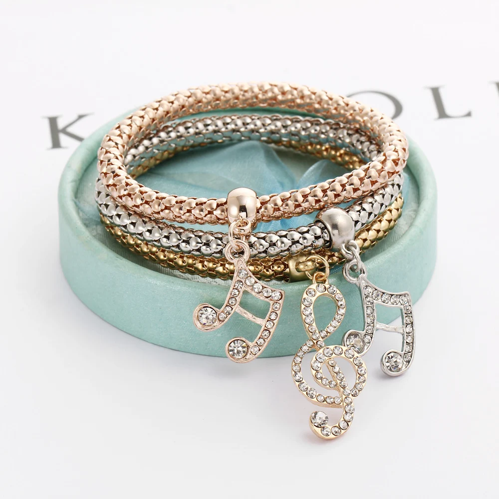 Pulseira elástica de diamantes vazados simples. Conforto e elegância para o dia a dia. Joia feminina delicada e moderna. Perfeita para qualquer ocasião. — foto 6