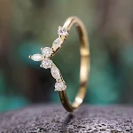 Anel geométrico com zircônia olho de cavalo em forma de V, design criativo. Um toque elegante para qualquer ocasião, perfeito para presentear. — foto 5