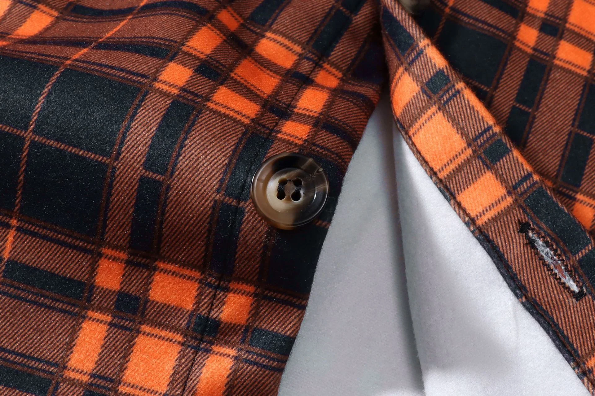Giacca Casual Trendy Camicia Larga per Coppie Stile Rilassato e Confortevole Perfetta per un Look Moderno e Abbinato Ideale per l'Uso Quotidiano. — foto 4