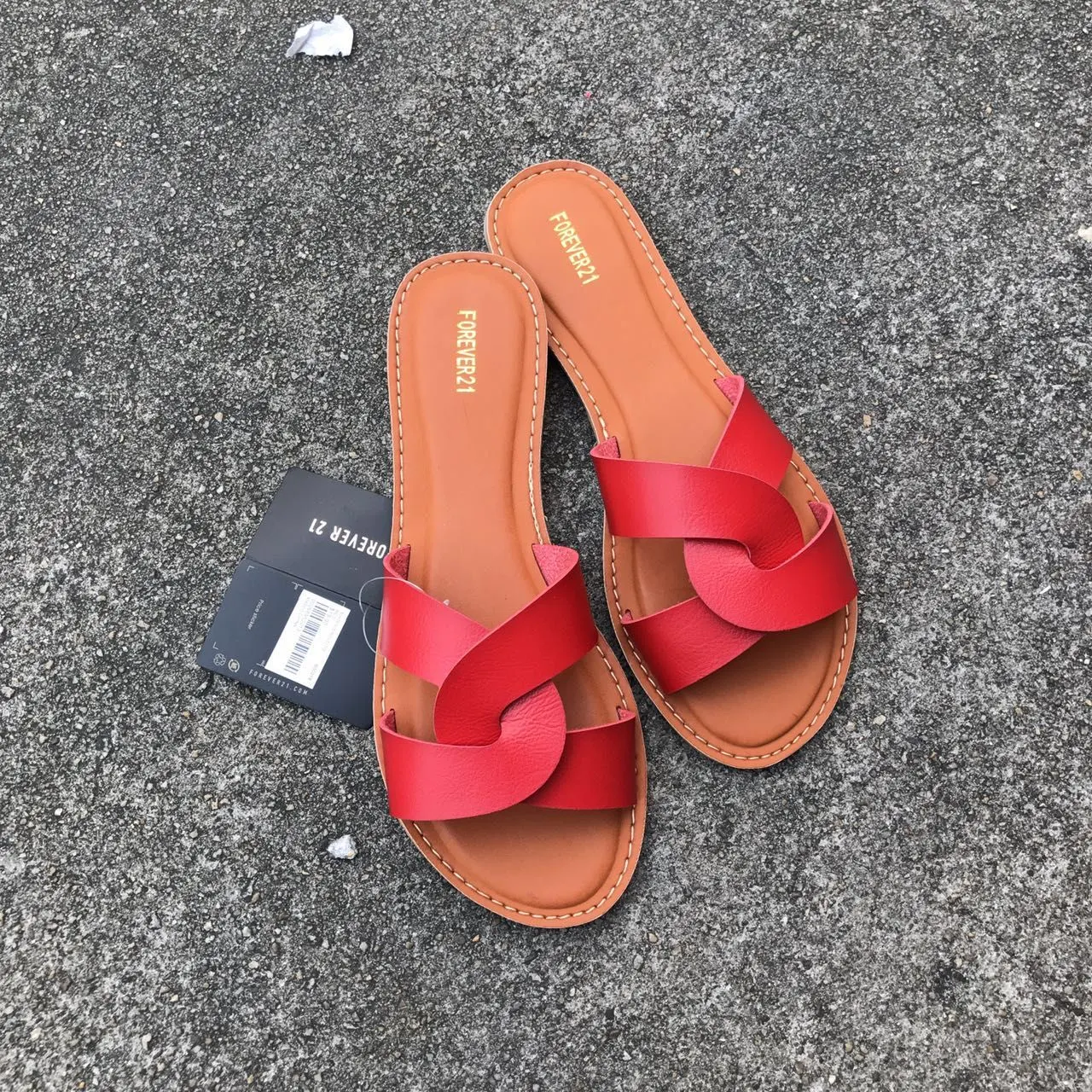 Flat-heeled casual women's slippers with leather buckle and plus sizes, comfortable and stylish everyday footwear. — photo 1