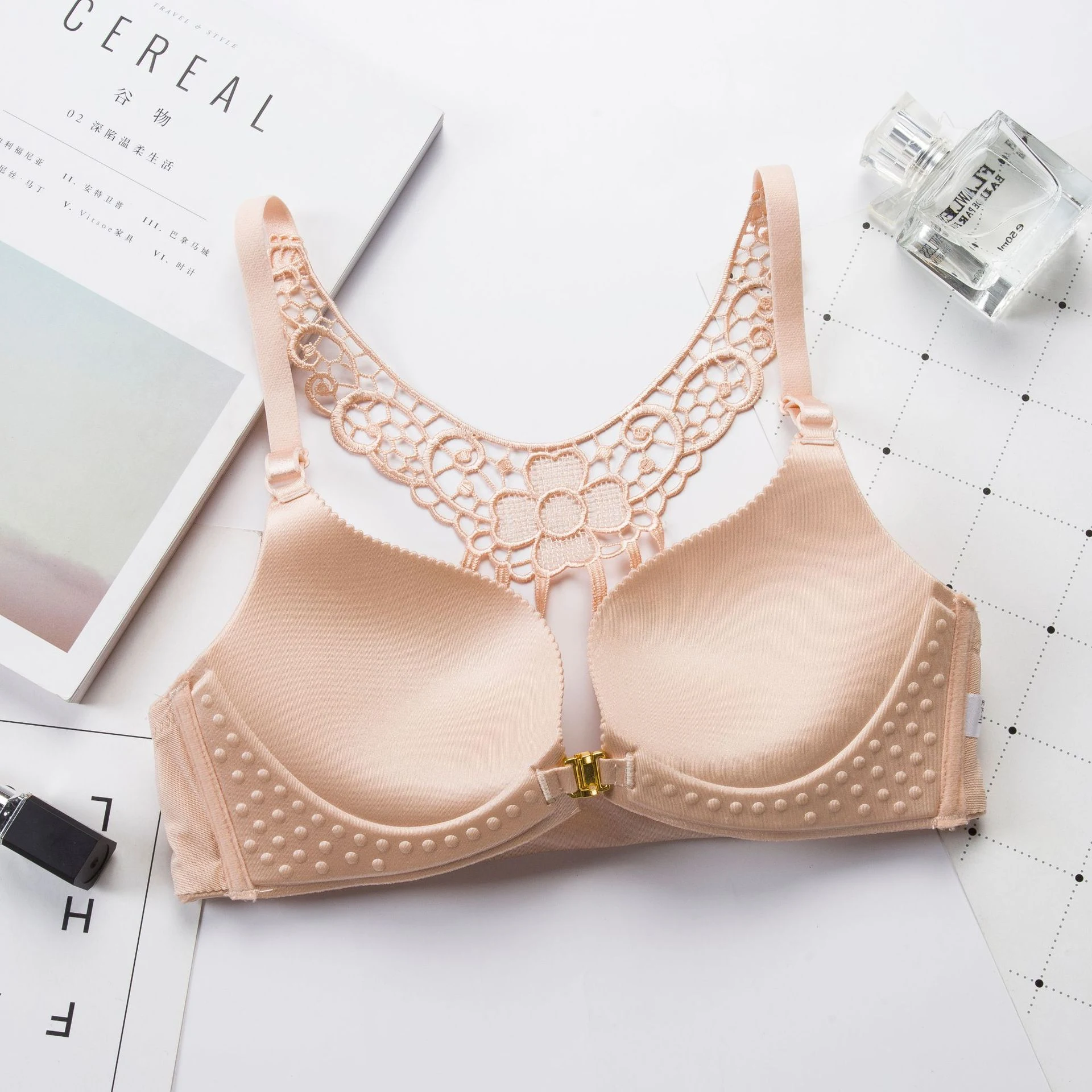 Intimo leopardato con coppe piccole e arricciate, perfetto per una vestibilità comoda e un effetto push-up naturale, design elegante. — foto 11