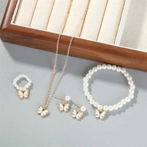 Title 4, Conjunto Colar, Pulseira, Anel e Brincos com Bo...
