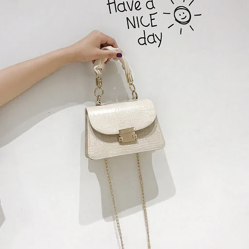Title 5, Bolso pequeño cuadrado de cadena plegable con d...