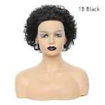 Peruca cacheada africana de renda frontal pequena para mulheres. Obtenha cachos perfeitos e um visual natural com esta peruca fácil de usar. — foto 3