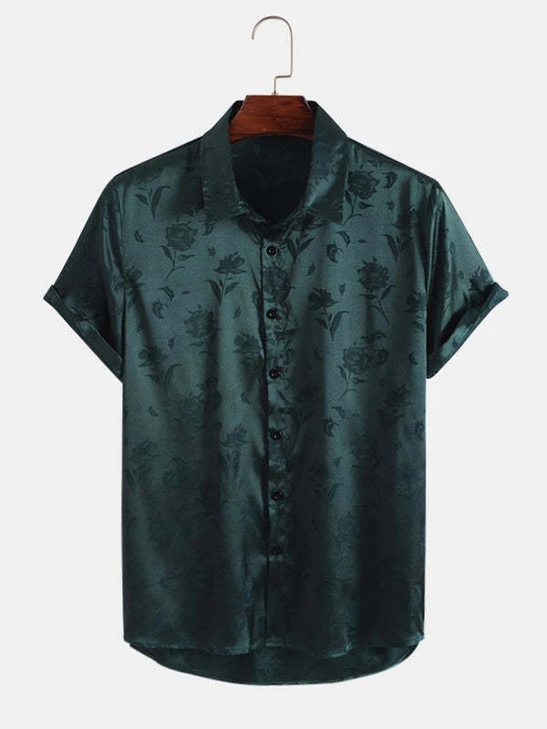 Camisa masculina de cetim com estampa e cor sólida, gola polo. Conforto e elegância para um visual moderno e sofisticado, ideal para diversas ocasiões. — foto 1