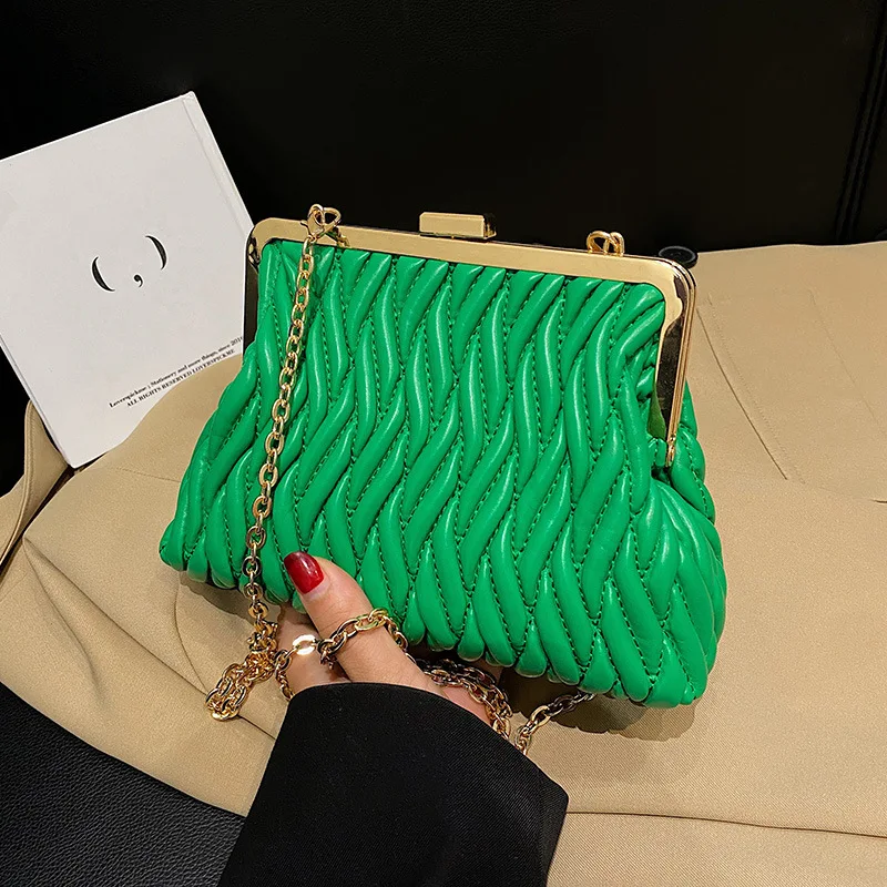 Chain Shoulder Texture Lock Pleated Handbag. Stylish and practical for any occasion. Carry your essentials with elegance — photo 3