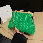Chain Shoulder Texture Lock Pleated Handbag. Stylish and practical for any occasion. Carry your essentials with elegance — photo 3