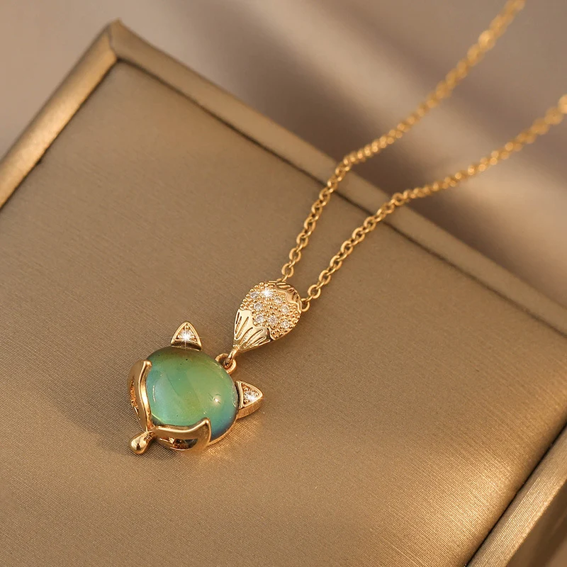 Colar feminino com design de mudança gradual de cor, pedra quente, realça sua beleza com um toque de elegância e calor. — foto 7