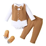 Tweedelige set voor jonge kinderen met nepvest, overhemd en broek in Britse stijl. Zorgt voor een knappe en stijlvolle look. — foto 3
