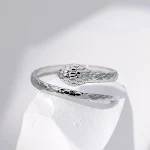 Anel de titânio em aço inoxidável Personalidade. Anel durável, resistente à água e elegante, ideal para uso diário e expressar estilo. — foto 2