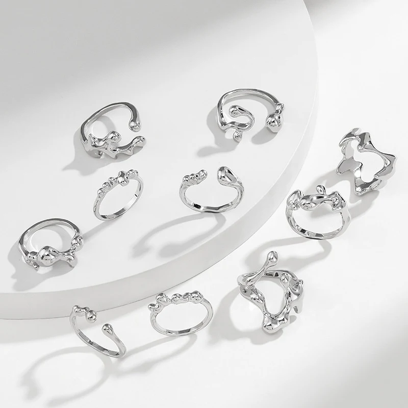 Anel feminino de metal irregular com personalidade, um acessório marcante que adiciona estilo e originalidade ao seu visual, expressando sua individualidade. — foto 1