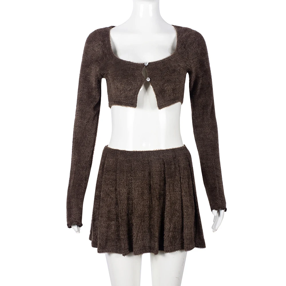 Terno feminino com saia plissada e gola quadrada, ideal para um visual elegante e profissional. Perfeito para o escritório ou eventos. — foto 7