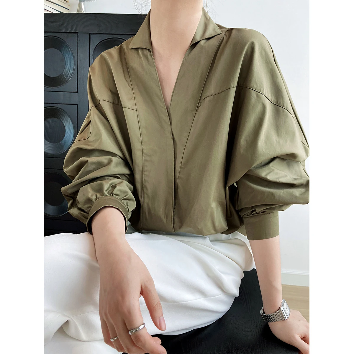 Retro Small Lapel Long-sleeved Women's Spring New Loose Silhouette Bat Sleeve Shirt — photo 1