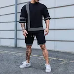 Conjunto masculino com gola careca e blocos de cores, manga curta e shorts, perfeito para o verão, leve e estiloso. — foto 1