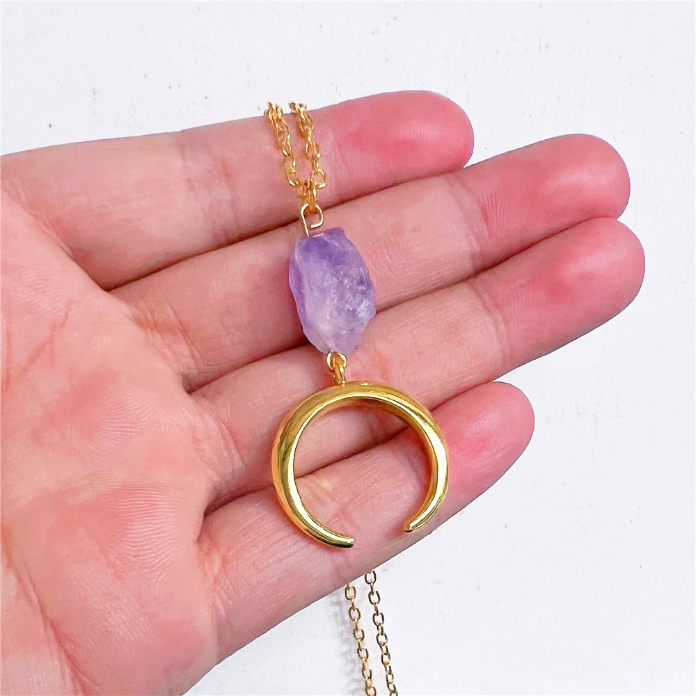 Colar com pingente de ametista natural irregular. Adicione um toque de elegância e beleza natural ao seu visual com este colar único. — foto 2