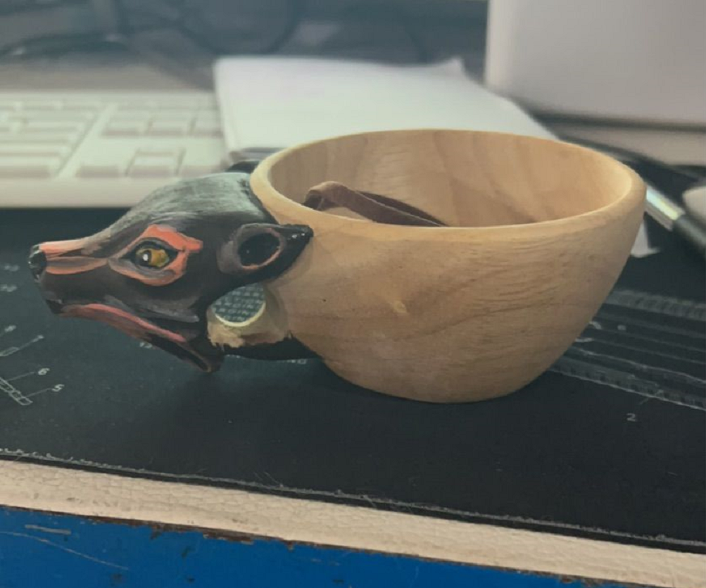 Handgeschnitzter skandinavischer Kuksa-Holzbecher für Camping, Kaffee. Kuksa Guksi Wildschwein-Tassen. Weihnachtsgeschenk für Outdoor-Fans. — foto 9