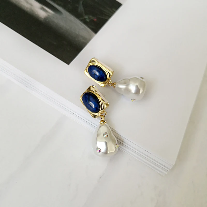 Brincos de temperamento com pérolas e diamantes, sofisticados e elegantes para realçar sua beleza natural e expressar seu estilo pessoal. — foto 1