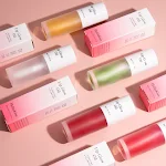 Gloss labial hidratante com sabor de fruta, leve e com efeito molhado. Hidrata e deixa os lábios macios e com brilho. — foto 2