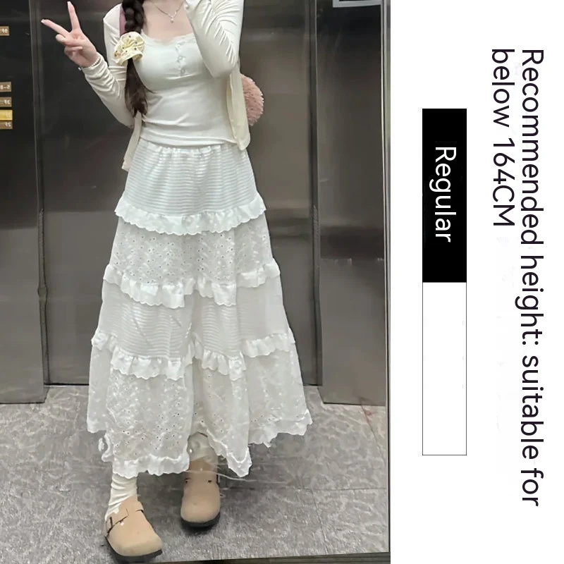 Saia Branca Curta de Cintura Alta Valorize sua Silhueta com Esta Saia Versátil e Elegante. Perfeita para um Visual Moderno e Sofisticado. — foto 9