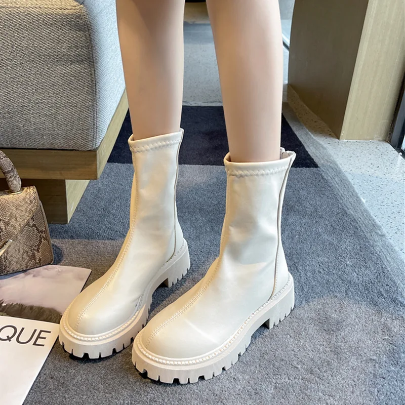 Nieuwe dikke zool elastische niche design ronde neus kuitlaarzen. Comfortabele en stijlvolle laarzen voor een trendy look — foto 2