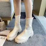 Nieuwe dikke zool elastische niche design ronde neus kuitlaarzen. Comfortabele en stijlvolle laarzen voor een trendy look — foto 2