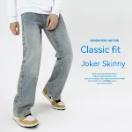 Retro gewassen jeans met vintage design en licht uitlopende pijpen. Ervaar de comfortabele pasvorm en tijdloze stijl van deze jeans. — foto 2