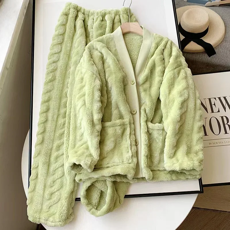 Pijama de Pelúcia Quente, Roupa de Casa Confortável e Aconchegante, Perfeito para Relaxar e Descansar em Casa, Sinta o Conforto. — foto 3