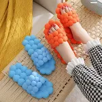 Chinelos para casal com sola grossa e design lychee. Perfeitos para casa e passeios, oferecendo conforto e estilo em cada passo. — foto 4