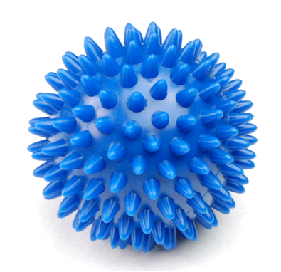 Sfera massaggiante con spine per mani, stimola la sensorialità e allevia lo stress. Palla yoga e per digitopressione in PVC per allenamento tattile. — foto 9