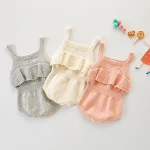 Macacão de malha com alças finas para bebê menina de verão Frescor e conforto para os dias quentes Ideal para praia ou brincadeiras Roupa adorável para sua pequena. — foto 12