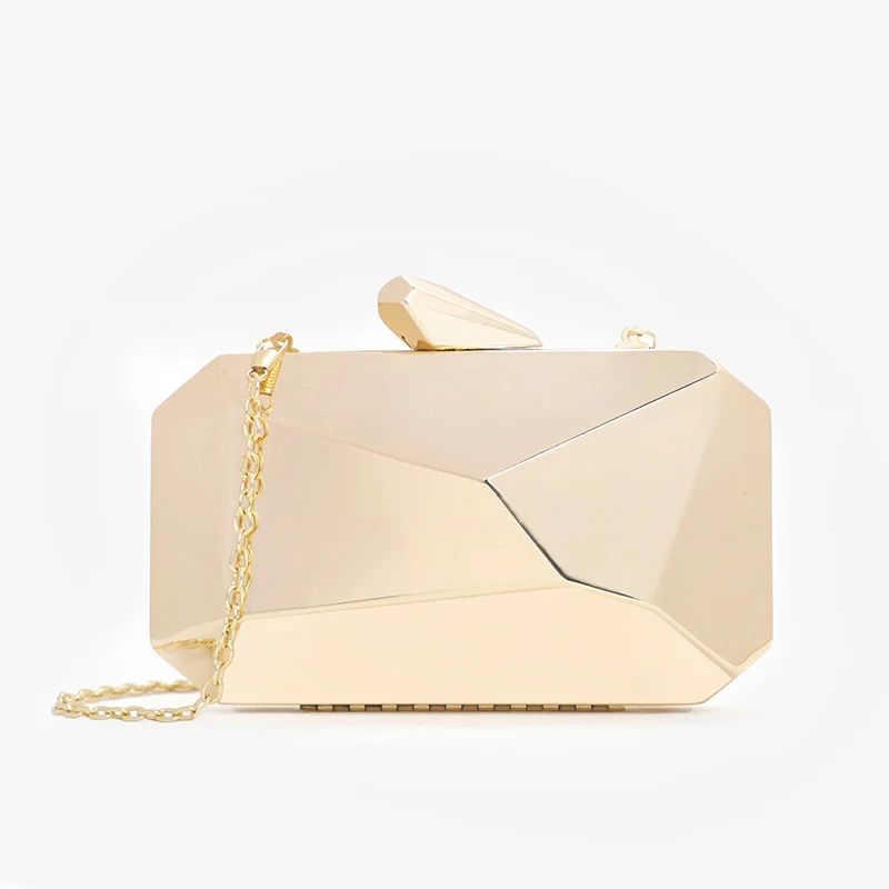 Clutch feminina personalizada, corrente box, um ombro só, versátil e combina com tudo. Acessório fashion para mulheres que buscam estilo e praticidade. — foto 9