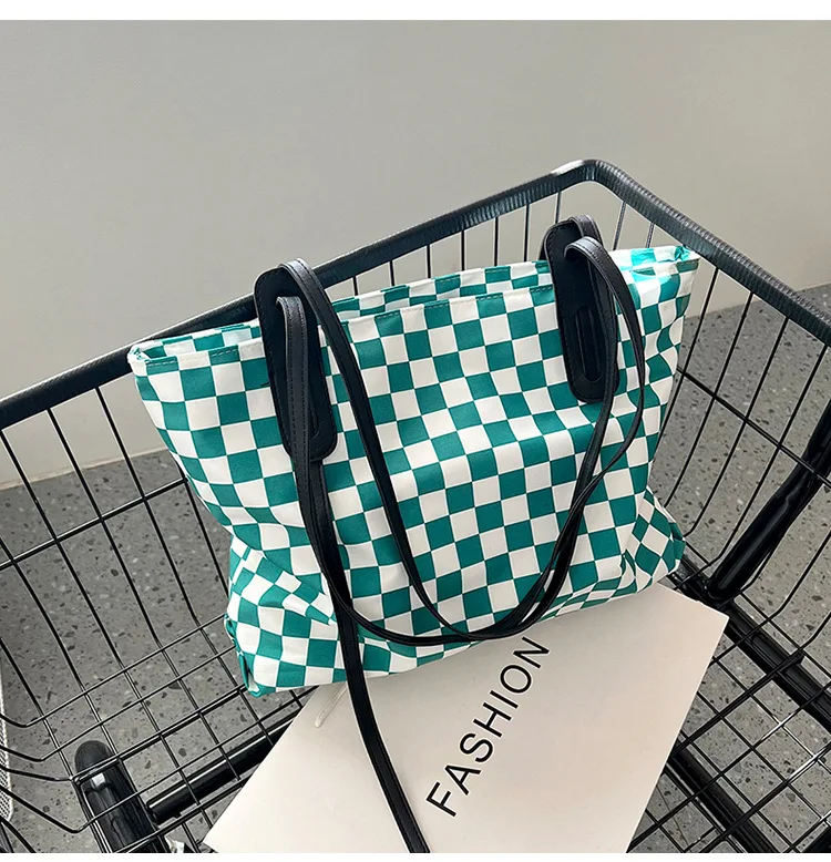 New Women's Nylon Shoulder Bag Lightweight and Spacious, Ideal for Everyday Use. Modern Design and Comfortable to Carry — photo 1