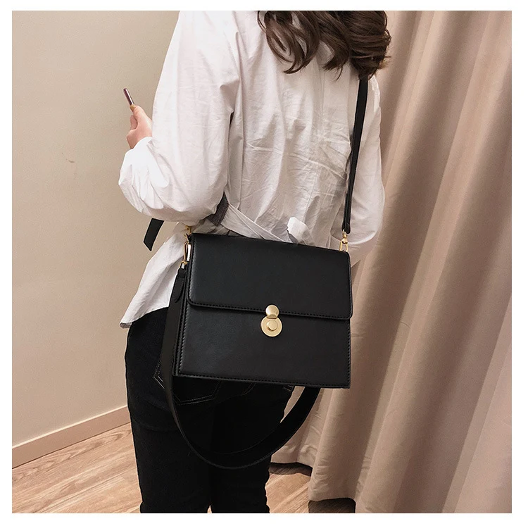 Title 8, Kleine quadratische Tasche mit einfachem Versch...