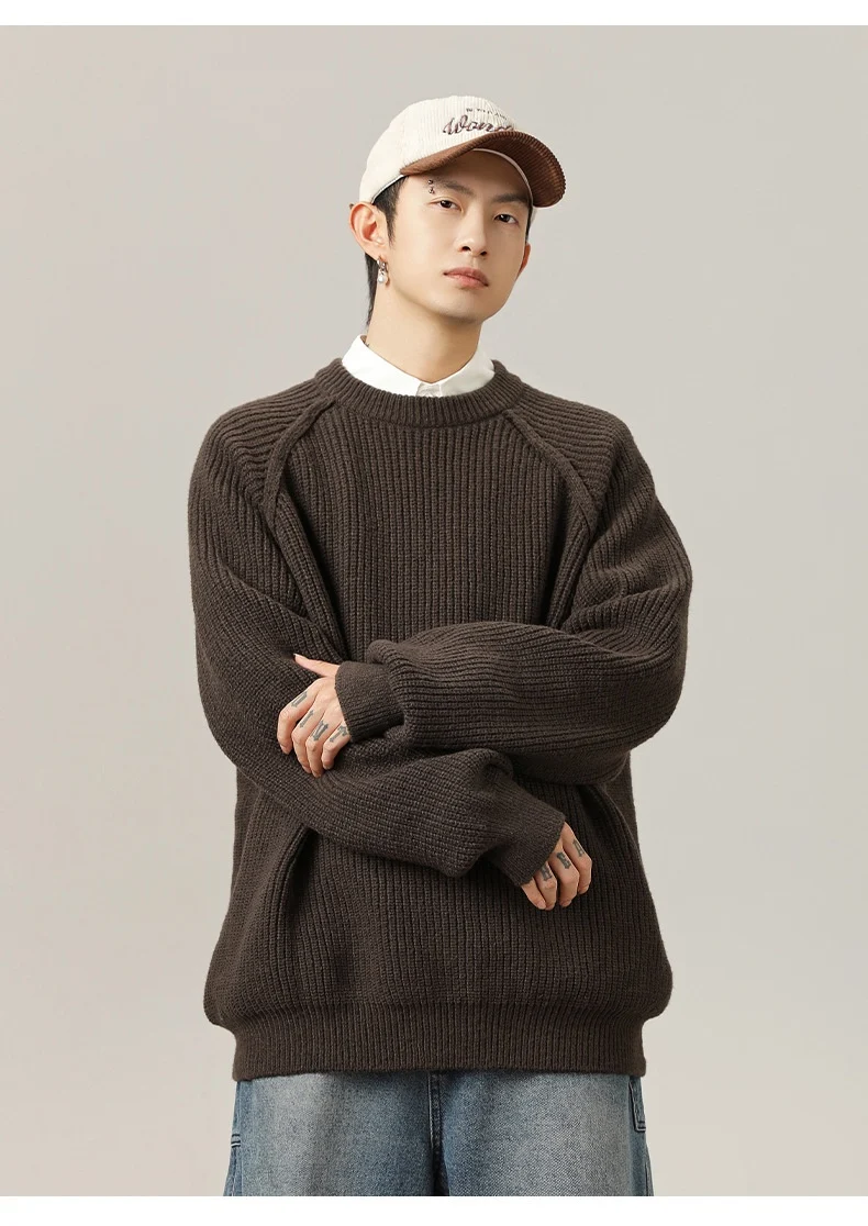 Title 15, Textured thick needle sweater with a three-dime...